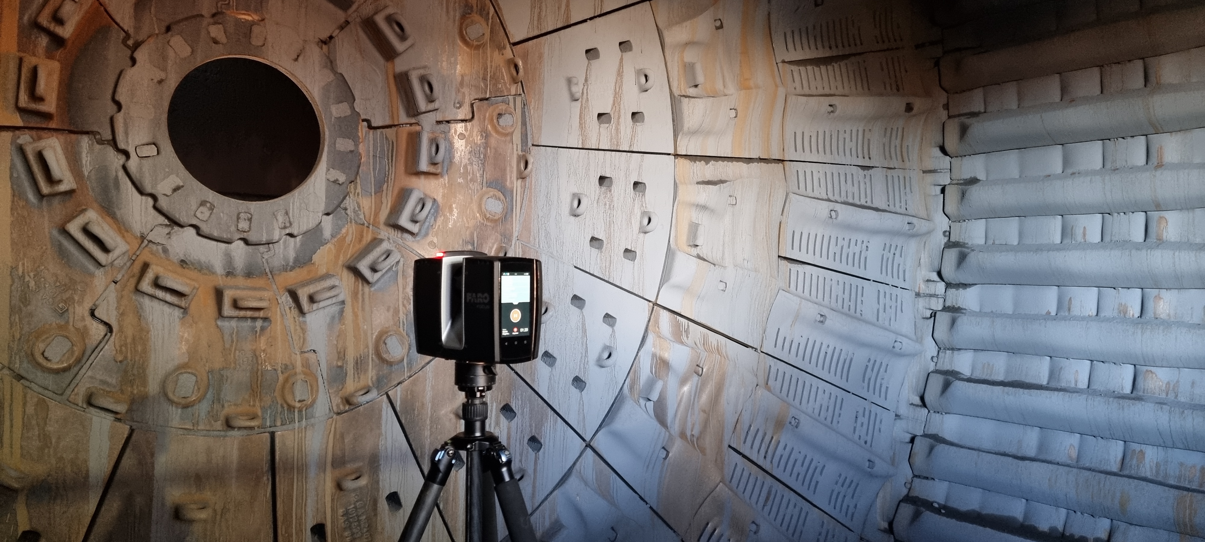 FARO scanner inside SAG mill scanning wear liner